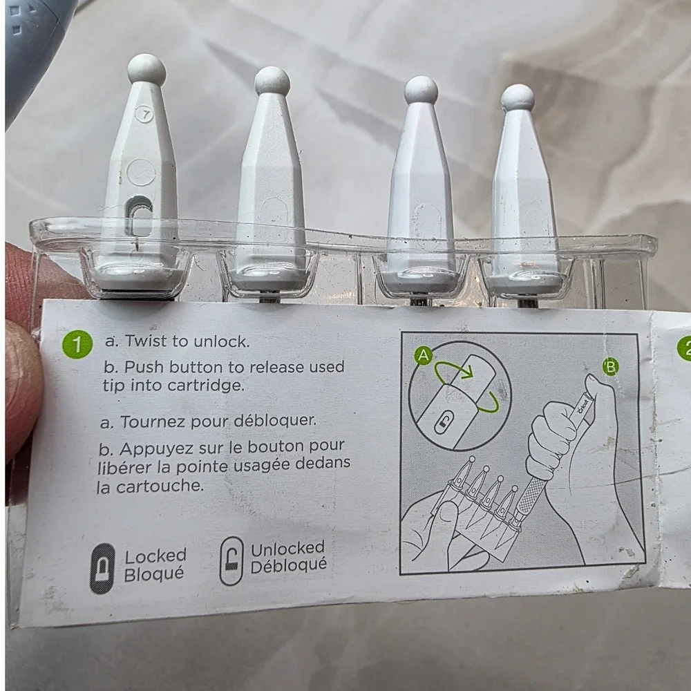 Cricut TrueControl Weeding Tool Kit Blue White Handle 4 Interchangeable Tips W3
